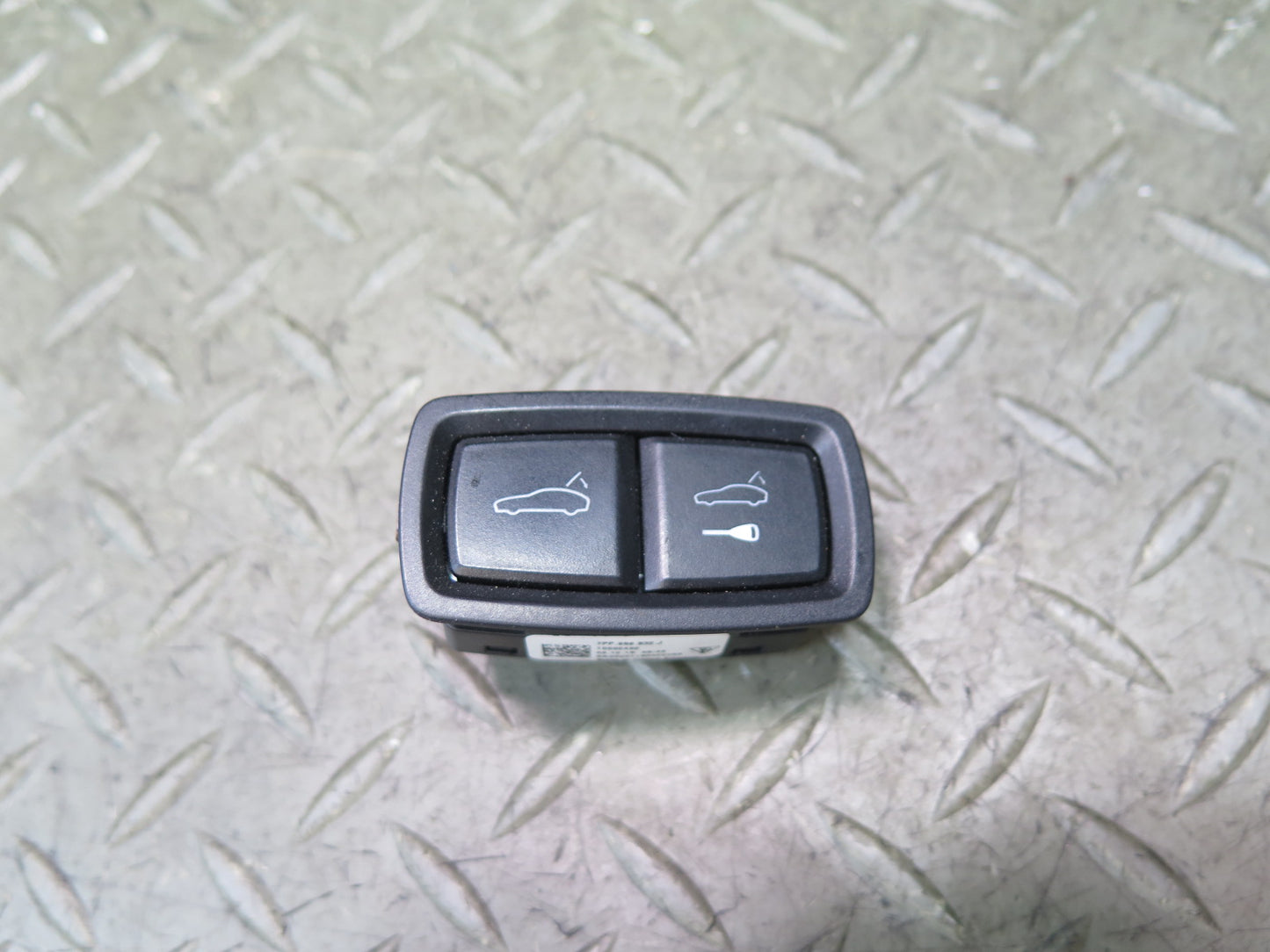 2011-2018 Porsche Cayenne 958.2 Trunk Tailgate Liftgate Open Close Button Switch