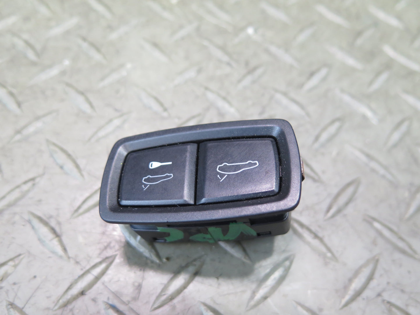 2011-2018 Porsche Cayenne 958.2 Trunk Tailgate Liftgate Open Close Button Switch