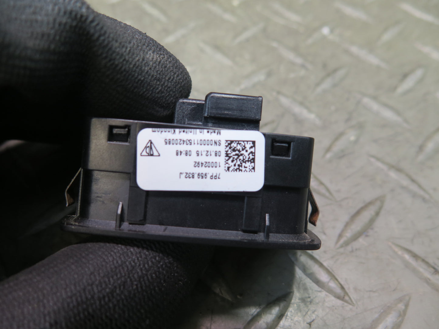 2011-2018 Porsche Cayenne 958.2 Trunk Tailgate Liftgate Open Close Button Switch