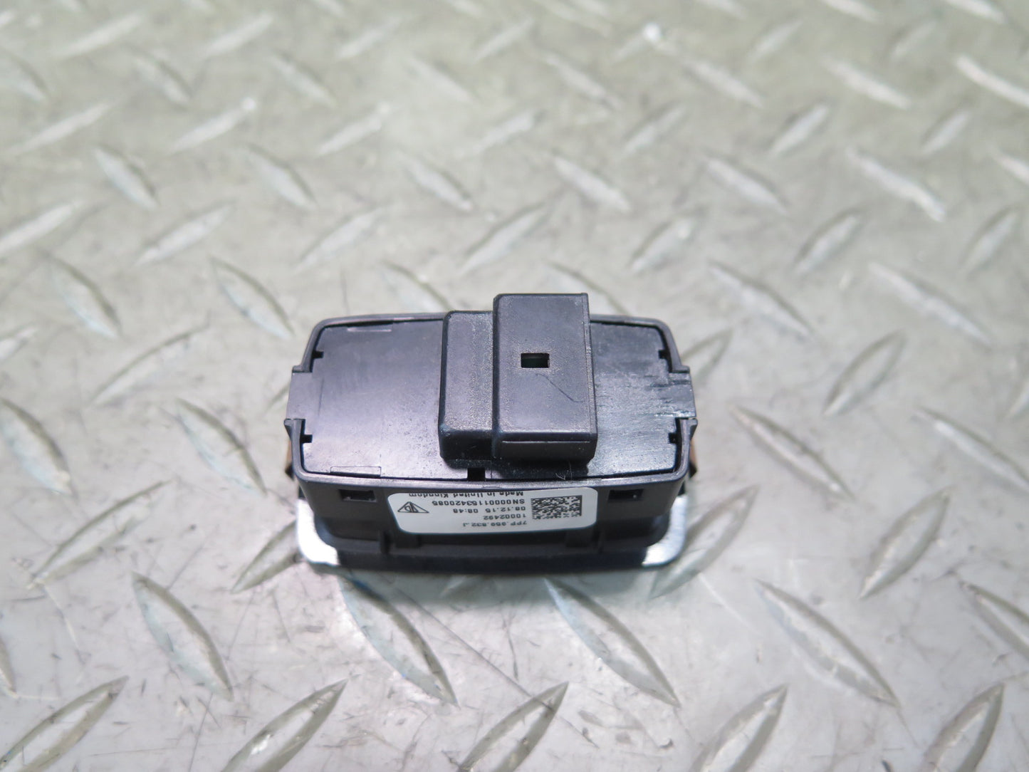 2011-2018 Porsche Cayenne 958.2 Trunk Tailgate Liftgate Open Close Button Switch