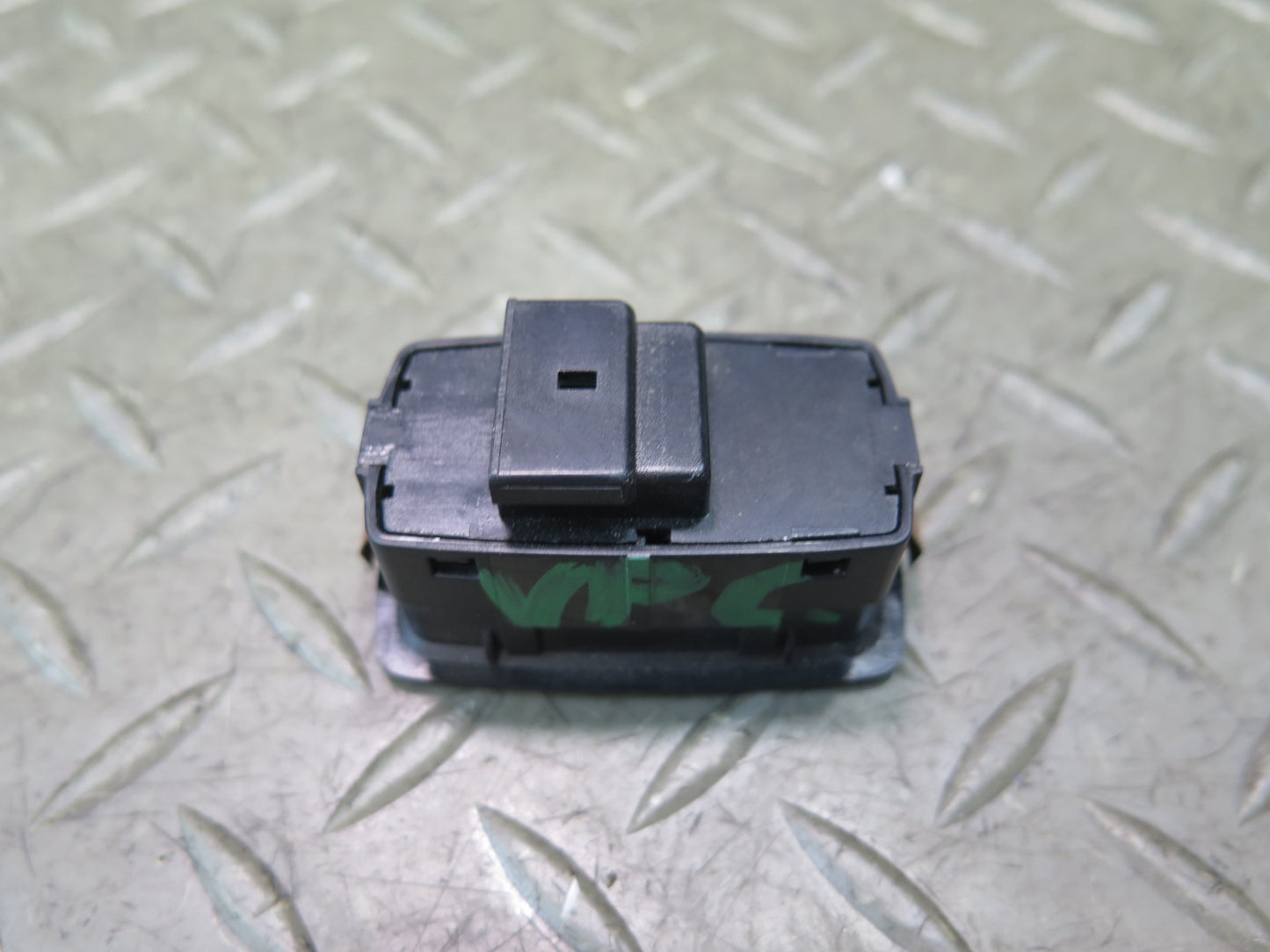 2011-2018 Porsche Cayenne 958.2 Trunk Tailgate Liftgate Open Close Button Switch