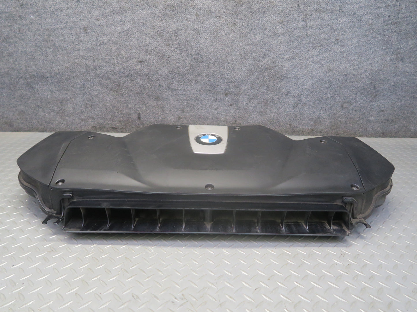 2014-2018 BMW F15 X5 50IX AWD N63 Air Intake Muffler Cleaner Filter Box