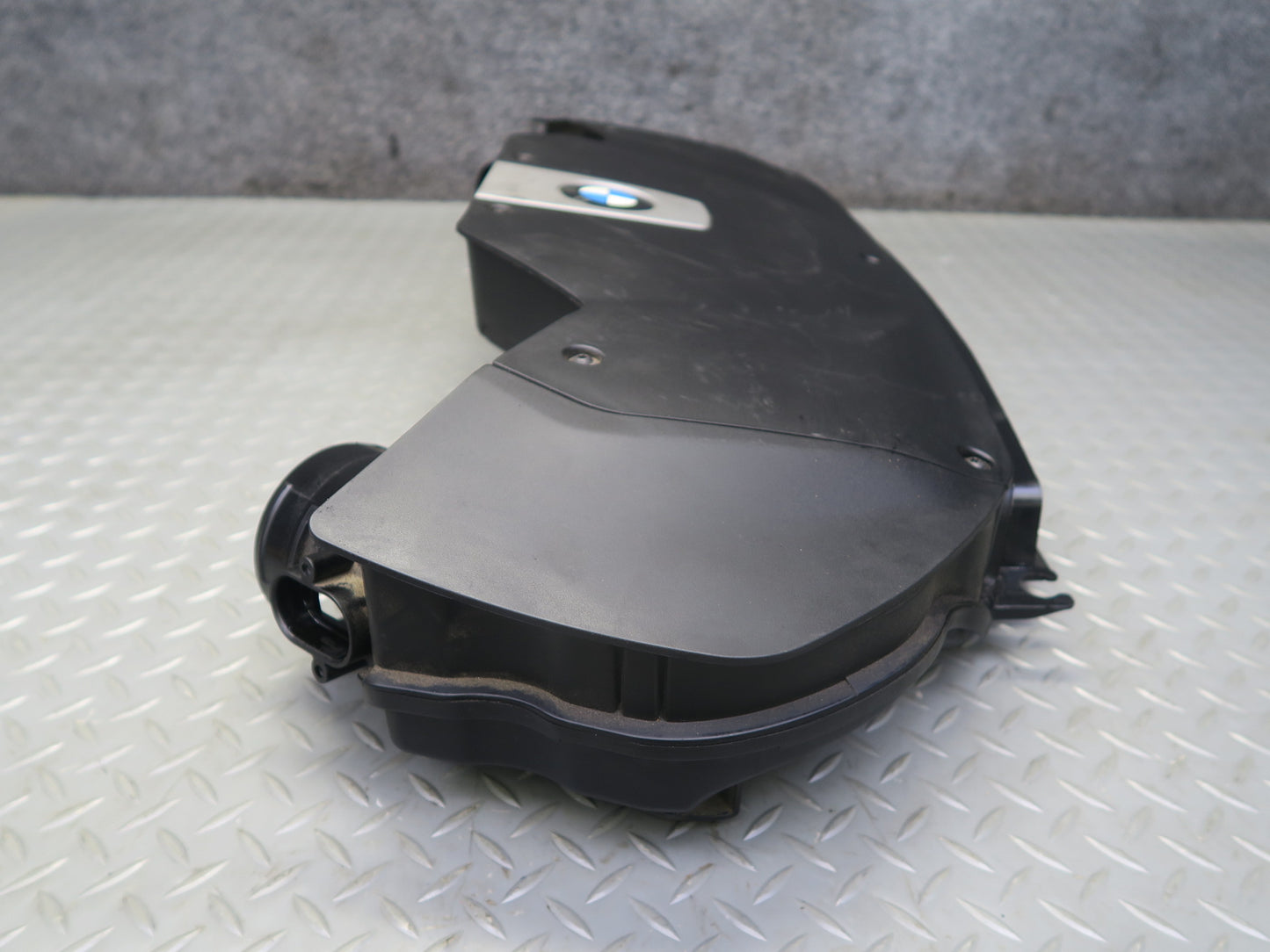 2014-2018 BMW F15 X5 50IX AWD N63 Air Intake Muffler Cleaner Filter Box