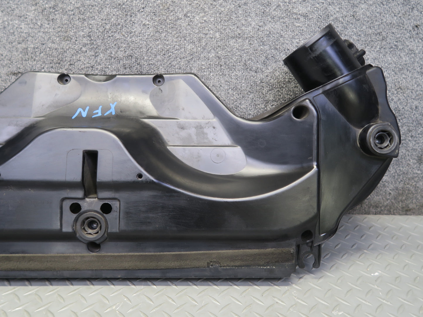 2014-2018 BMW F15 X5 50IX AWD N63 Air Intake Muffler Cleaner Filter Box