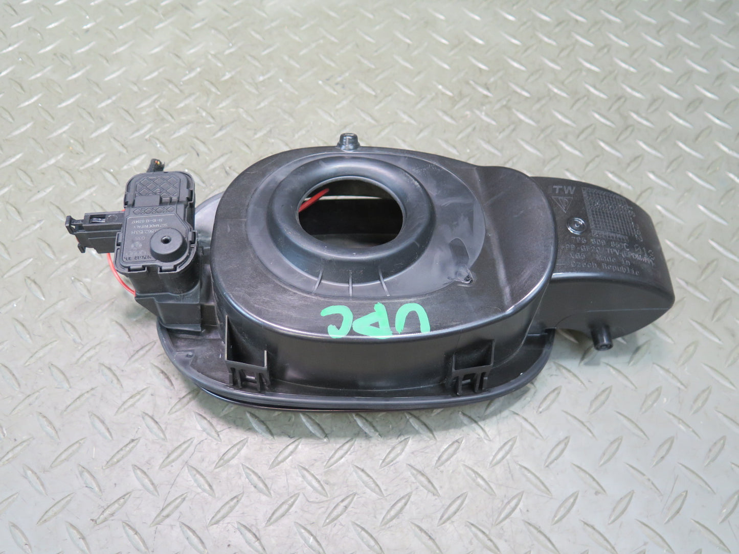 2011-2018 Porsche Cayenne 958 Fuel Tank Filler Door Lid Cover Hinge Actuator