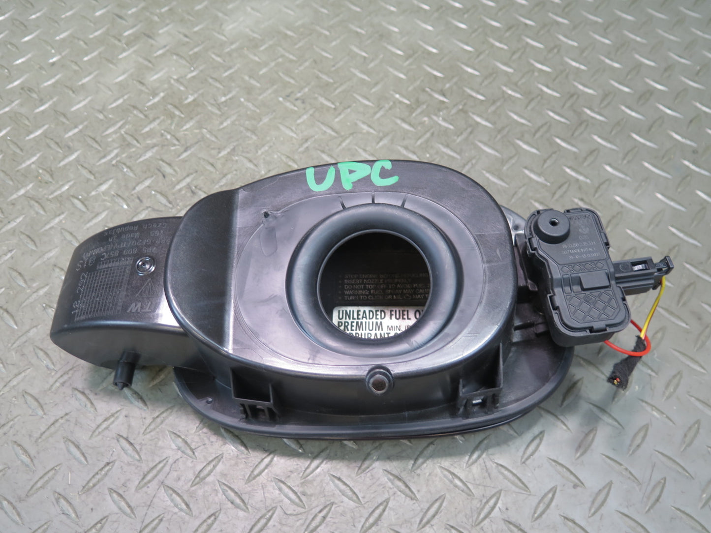 2011-2018 Porsche Cayenne 958 Fuel Tank Filler Door Lid Cover Hinge Actuator