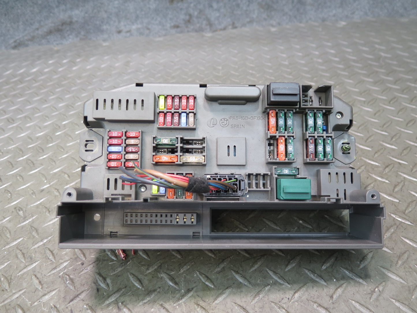 2008-2014 BMW E71 E72 X6 X6M Front Power Distribution Fuse Relay Box 9145115