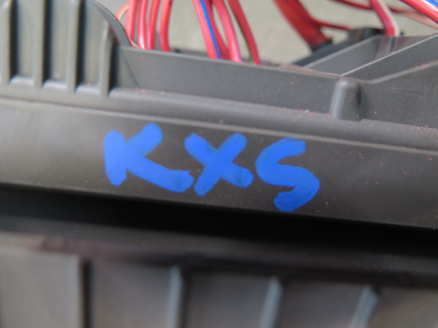 2008-2014 BMW E71 E72 X6 X6M Front Power Distribution Fuse Relay Box 9145115