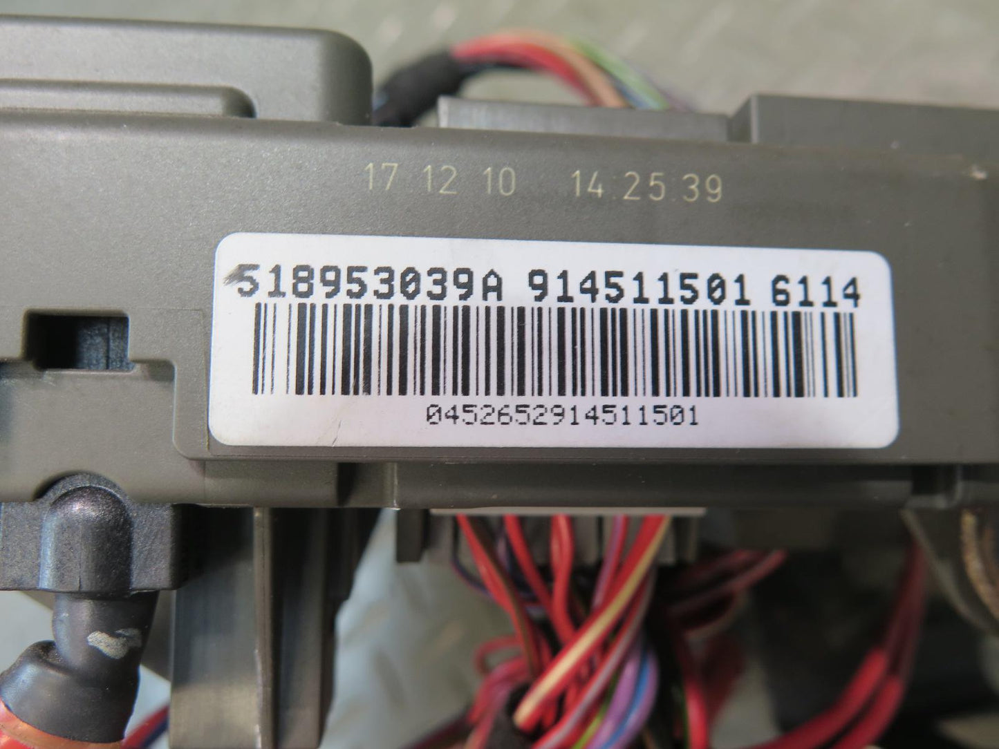 2008-2014 BMW E71 E72 X6 X6M Front Power Distribution Fuse Relay Box 9145115
