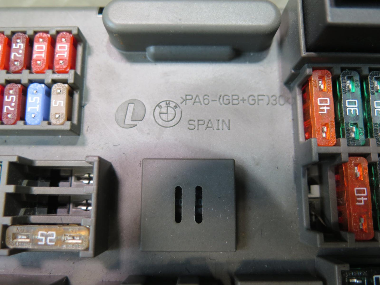 2008-2014 BMW E71 E72 X6 X6M Front Power Distribution Fuse Relay Box 9145115