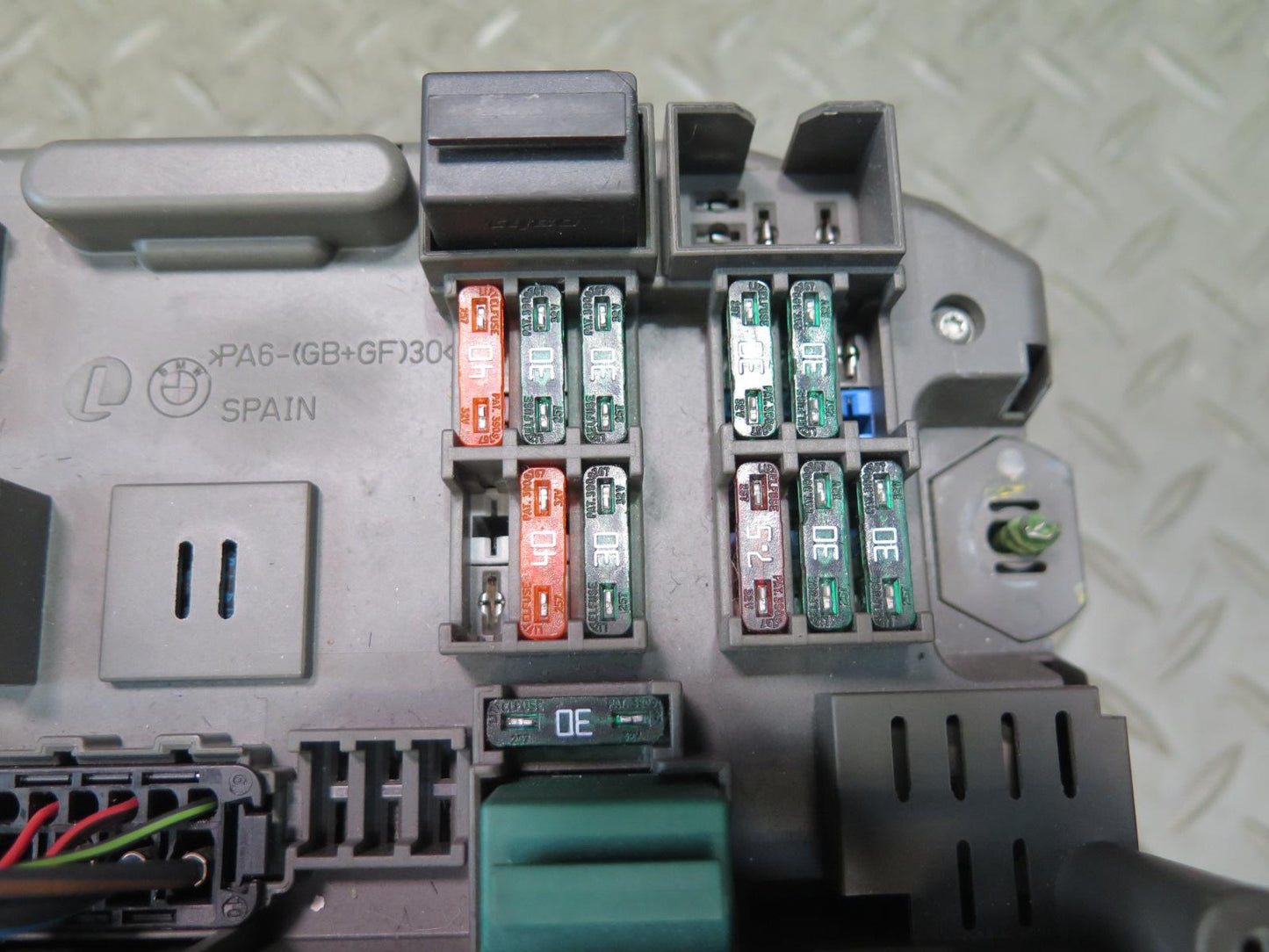 2008-2014 BMW E71 E72 X6 X6M Front Power Distribution Fuse Relay Box 9145115