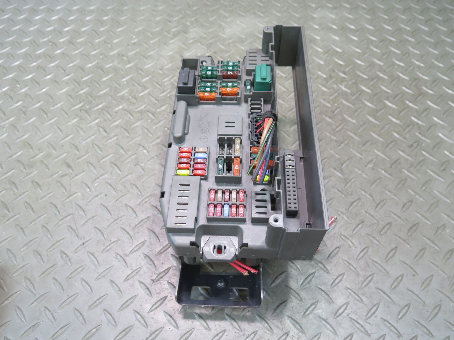 2008-2014 BMW E71 E72 X6 X6M Front Power Distribution Fuse Relay Box 9145115