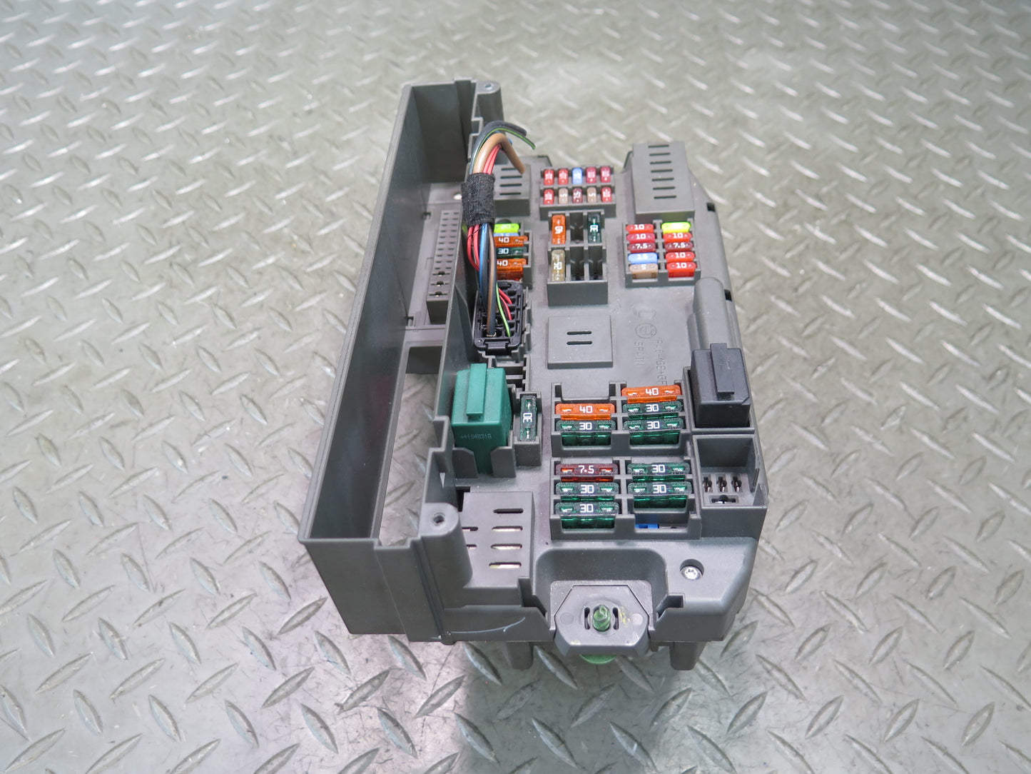 2008-2014 BMW E71 E72 X6 X6M Front Power Distribution Fuse Relay Box 9145115