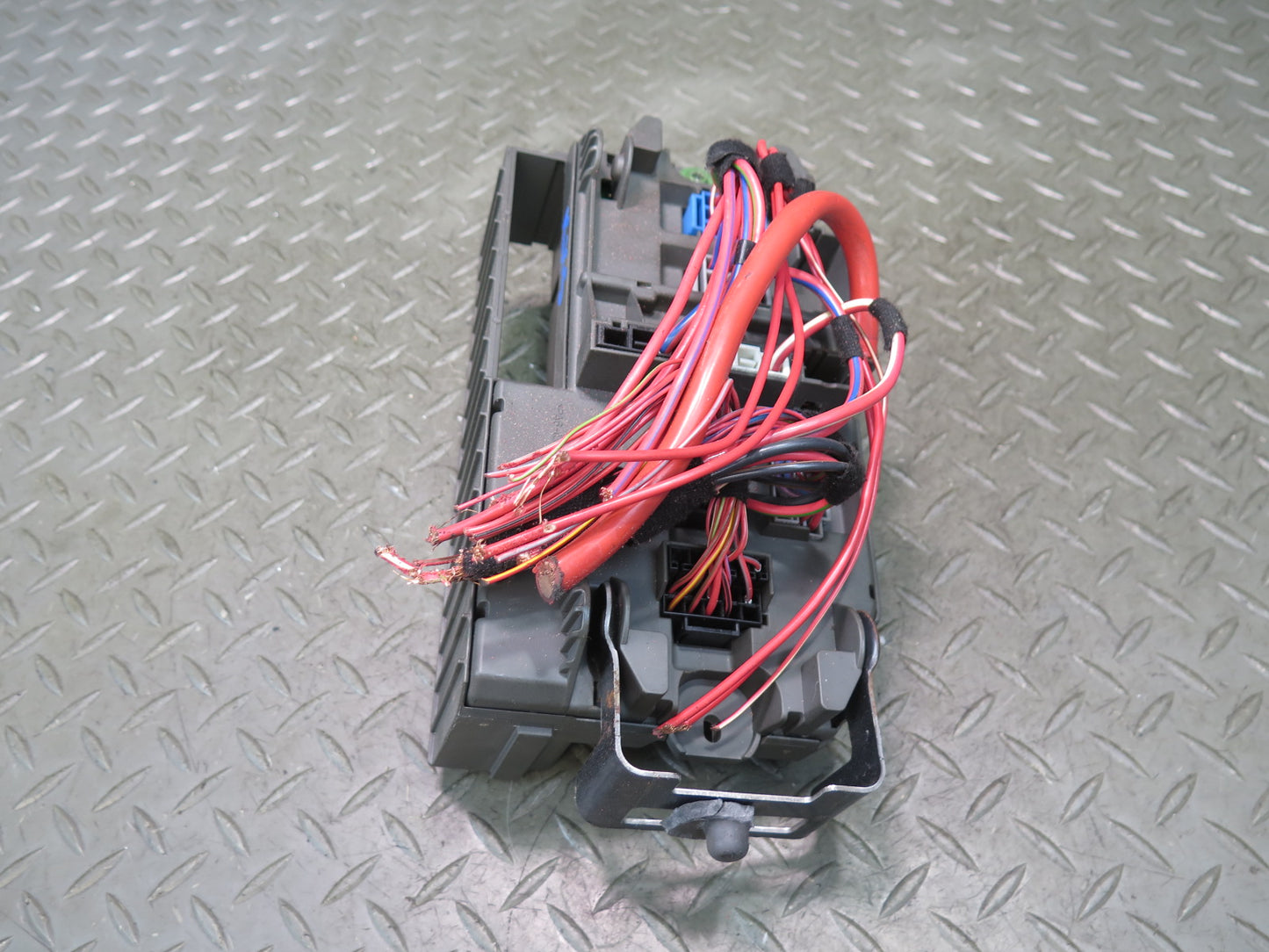2008-2014 BMW E71 E72 X6 X6M Front Power Distribution Fuse Relay Box 9145115