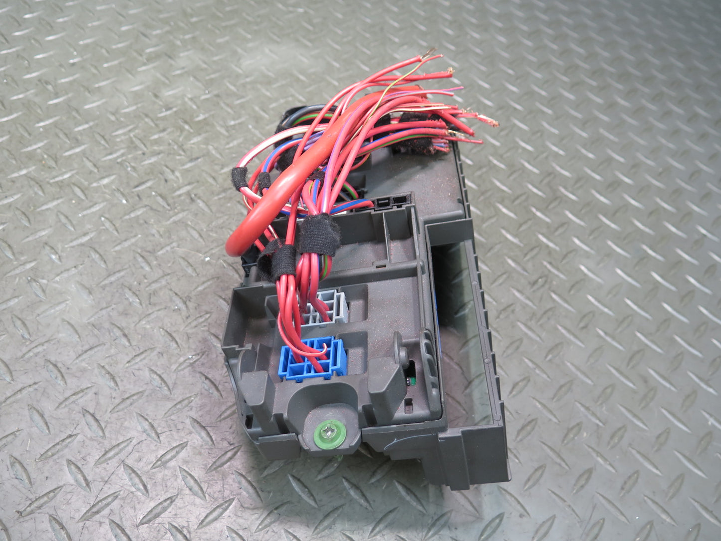 2008-2014 BMW E71 E72 X6 X6M Front Power Distribution Fuse Relay Box 9145115