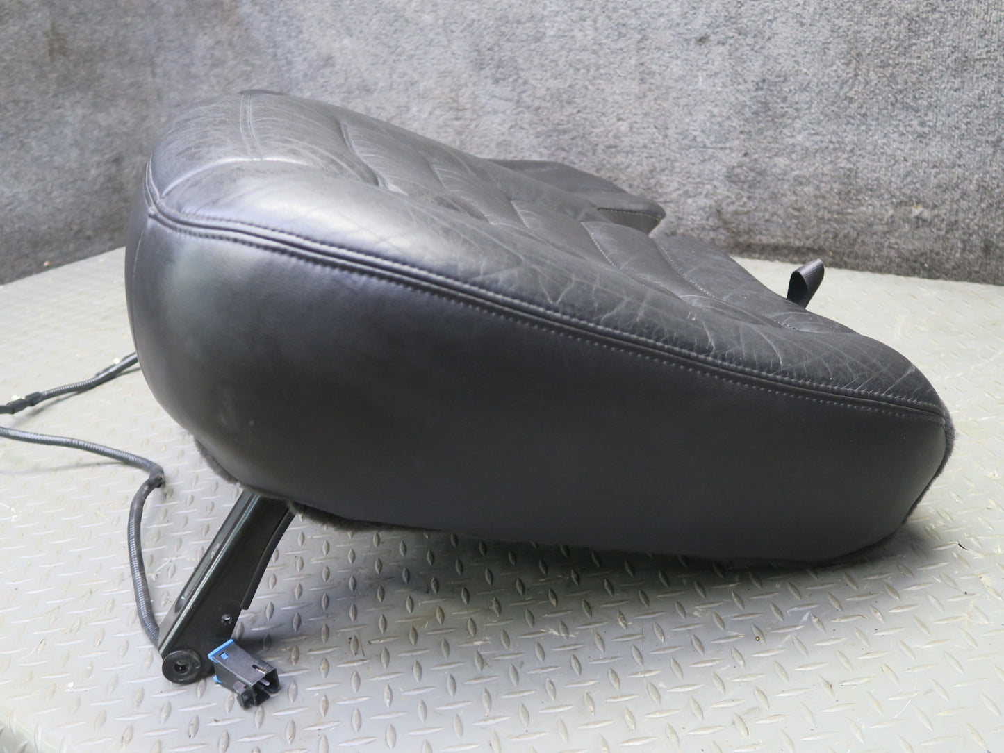2005-2007 Hummer H2 Rear 2ND ROW Left Driver Side Seat Lower Cushion Leather
