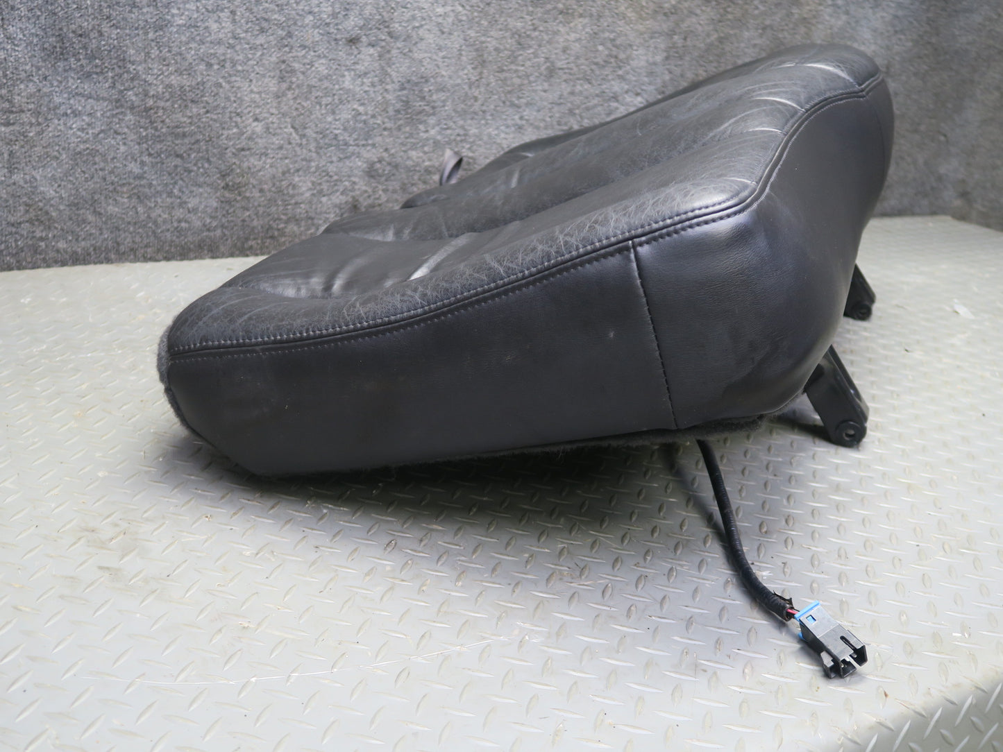 2005-2007 Hummer H2 Rear 2ND ROW Left Driver Side Seat Lower Cushion Leather