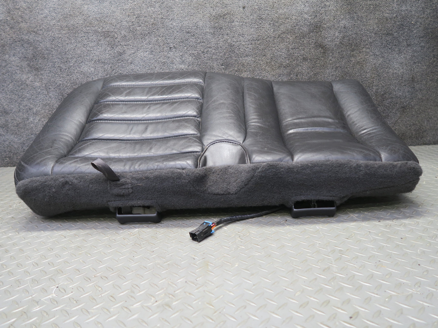2005-2007 Hummer H2 Rear 2ND ROW Left Driver Side Seat Lower Cushion Leather