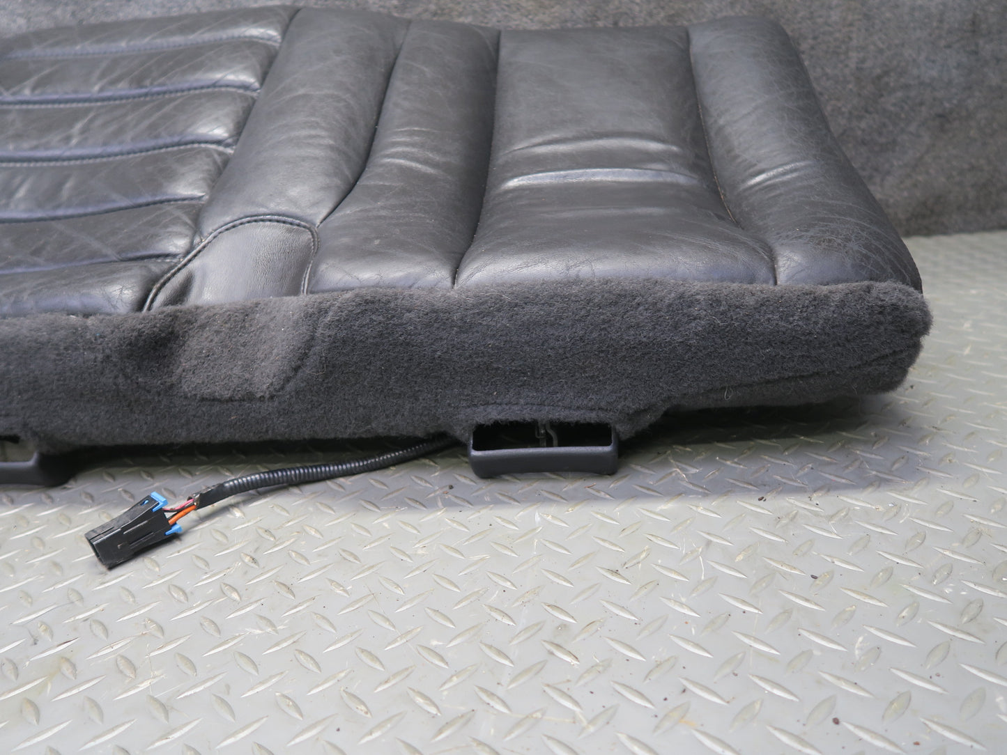 2005-2007 Hummer H2 Rear 2ND ROW Left Driver Side Seat Lower Cushion Leather