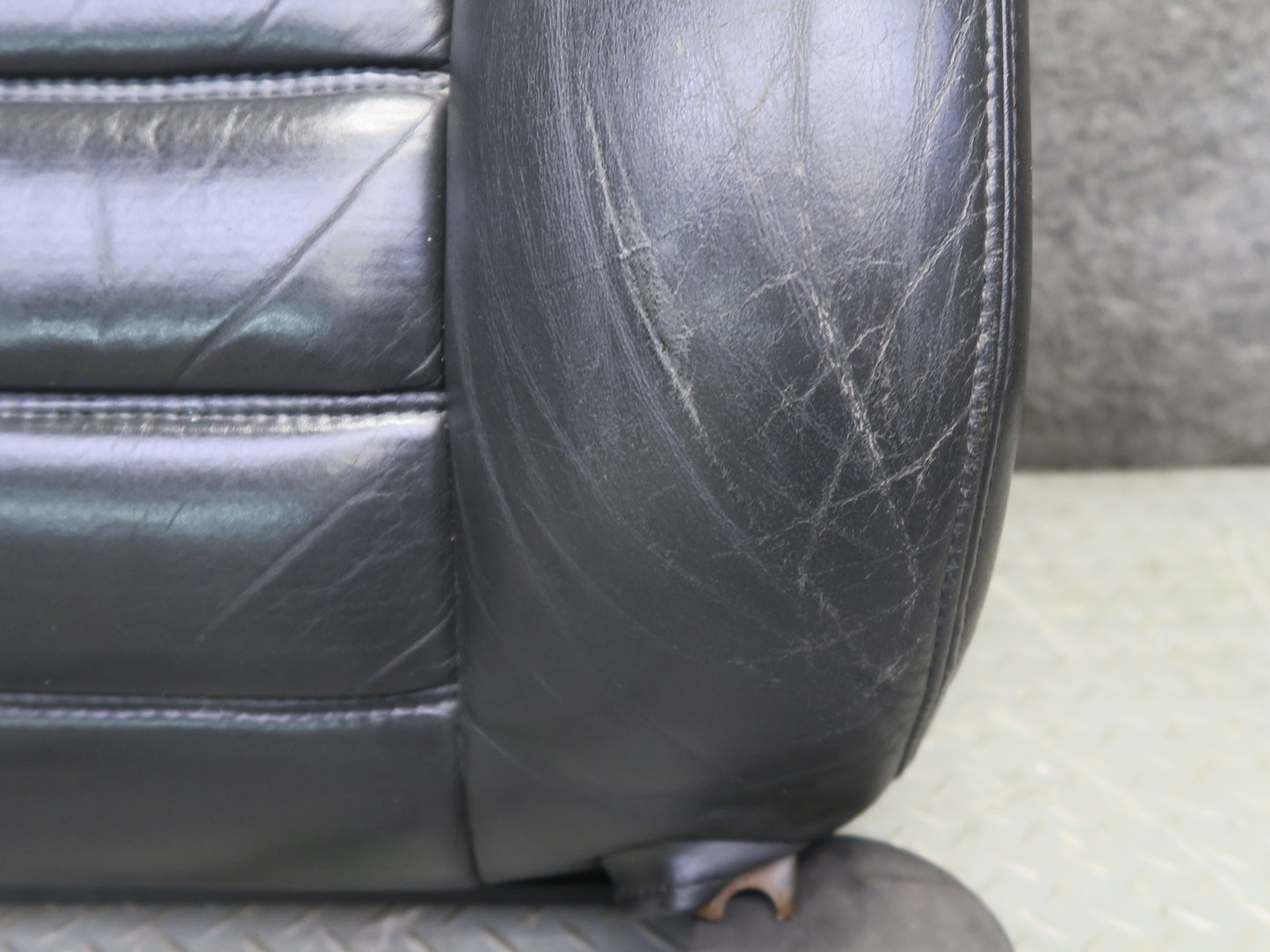 2005-2007 Hummer H2 Front Left Driver Side Seat Upper Cushion Leather
