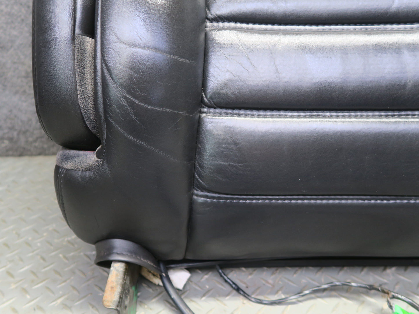 2005-2007 Hummer H2 Front Left Driver Side Seat Upper Cushion Leather