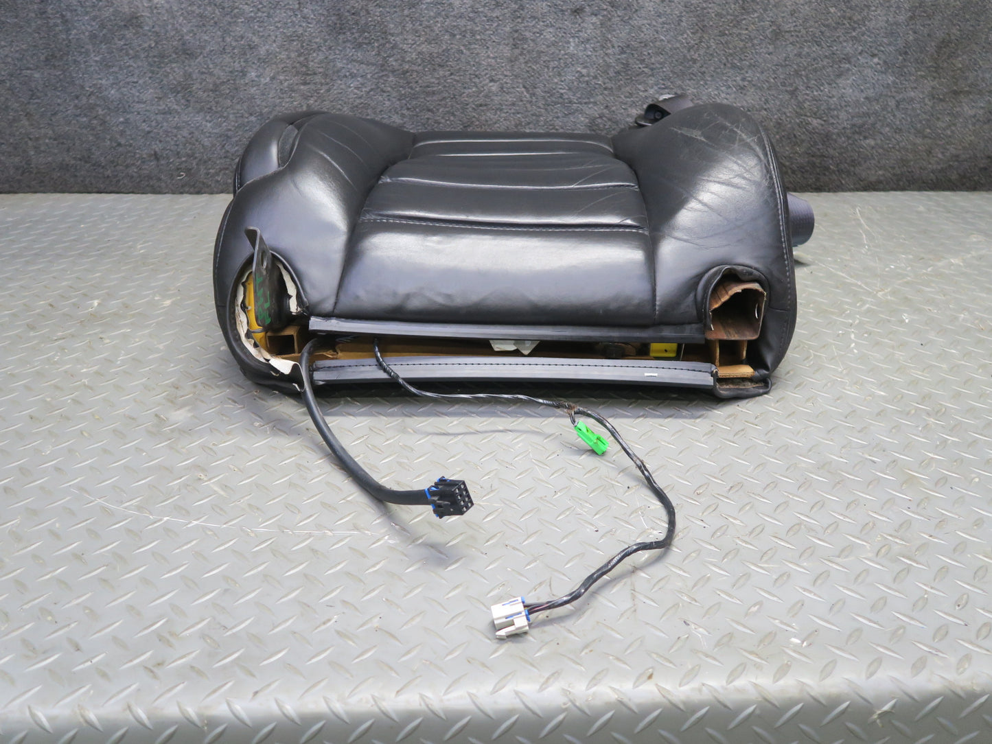 2005-2007 Hummer H2 Front Left Driver Side Seat Upper Cushion Leather