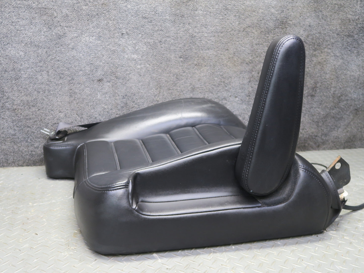 2005-2007 Hummer H2 Front Left Driver Side Seat Upper Cushion Leather