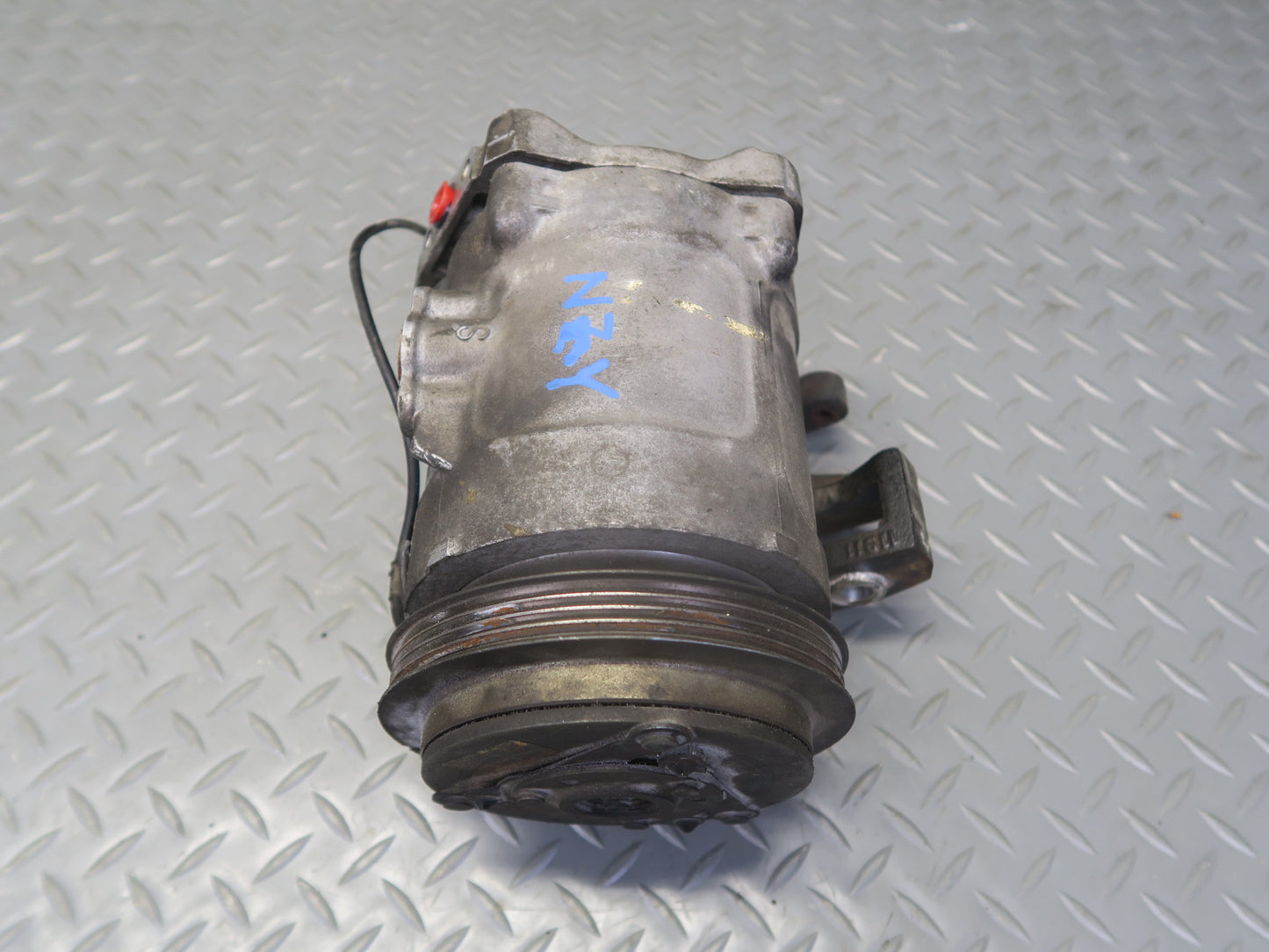 87-89 Nissan Z31 300ZX NA A/C Air Condition Compressor 252585 OEM