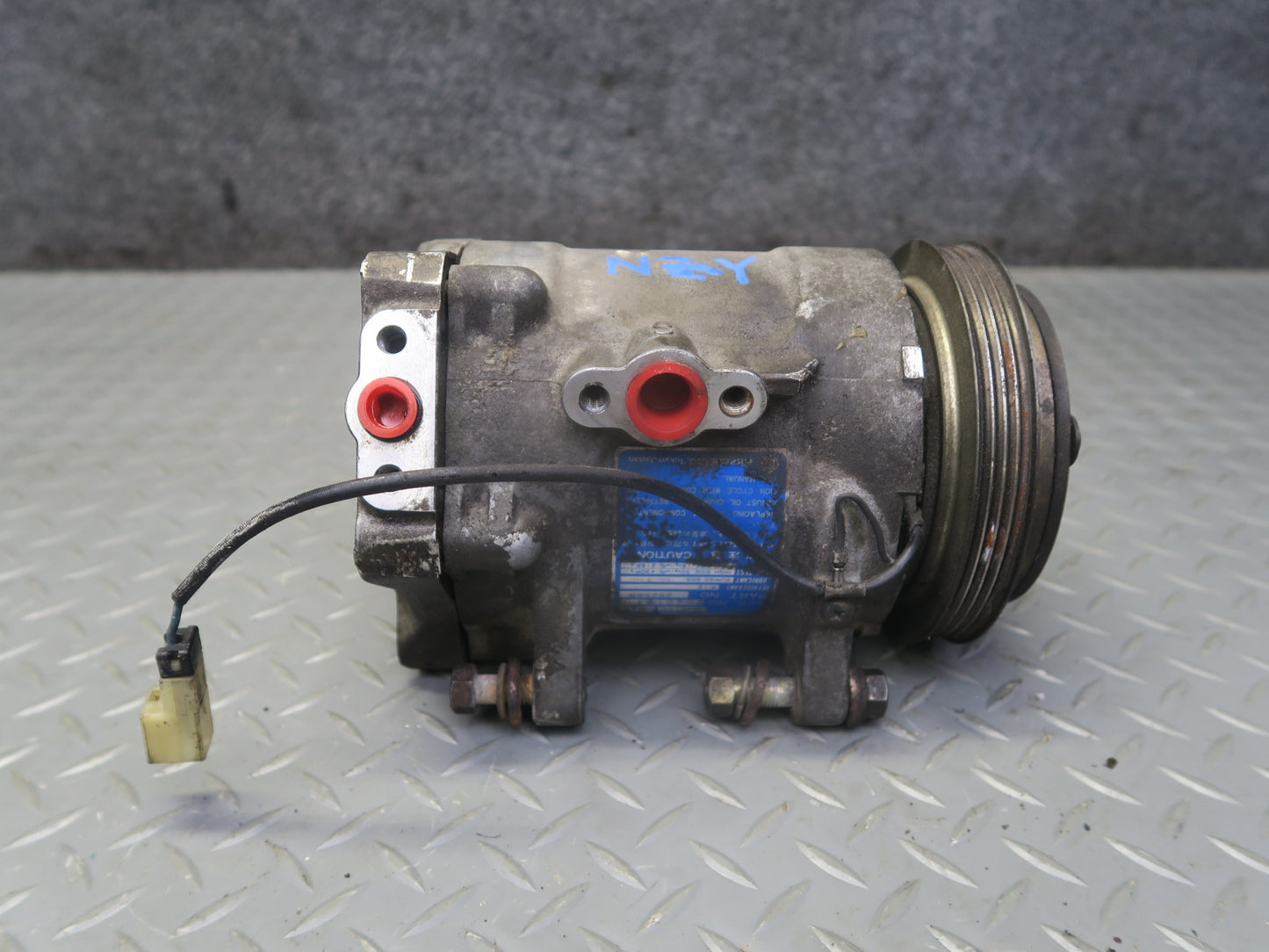 87-89 Nissan Z31 300ZX NA A/C Air Condition Compressor 252585 OEM