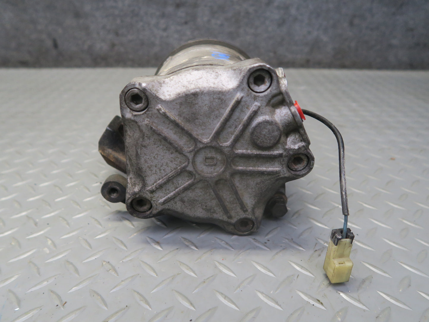 87-89 Nissan Z31 300ZX NA A/C Air Condition Compressor 252585 OEM