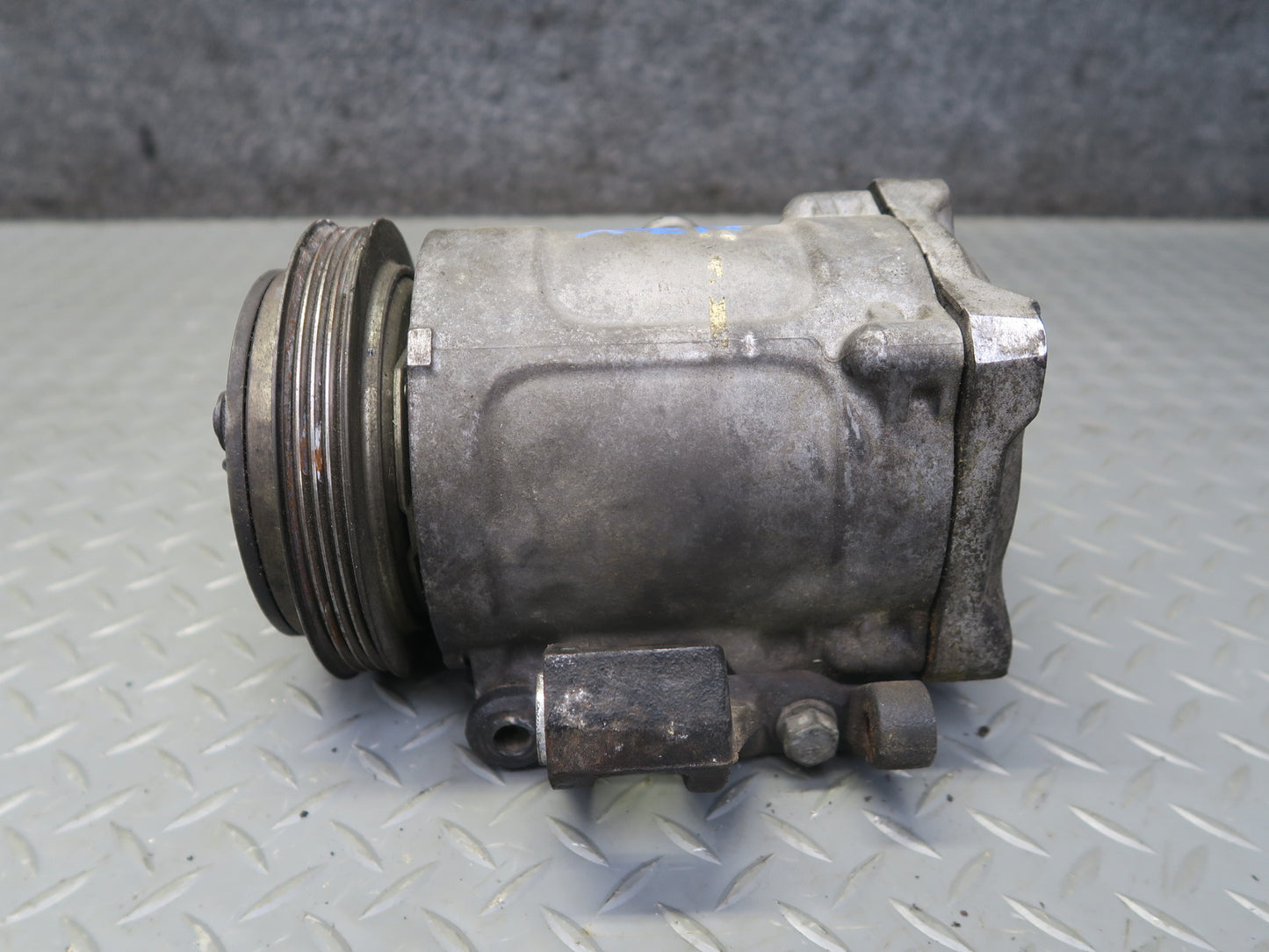 87-89 Nissan Z31 300ZX NA A/C Air Condition Compressor 252585 OEM