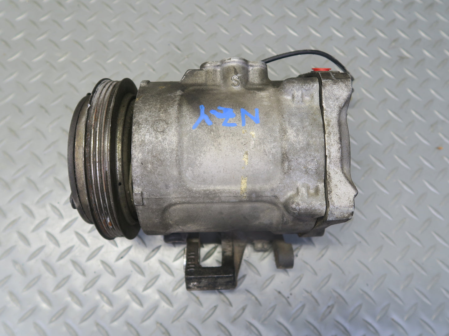 87-89 Nissan Z31 300ZX NA A/C Air Condition Compressor 252585 OEM