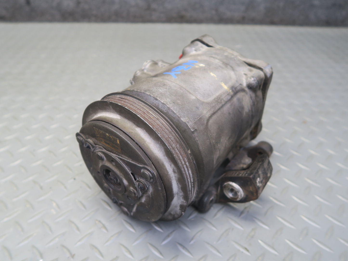 87-89 Nissan Z31 300ZX NA A/C Air Condition Compressor 252585 OEM