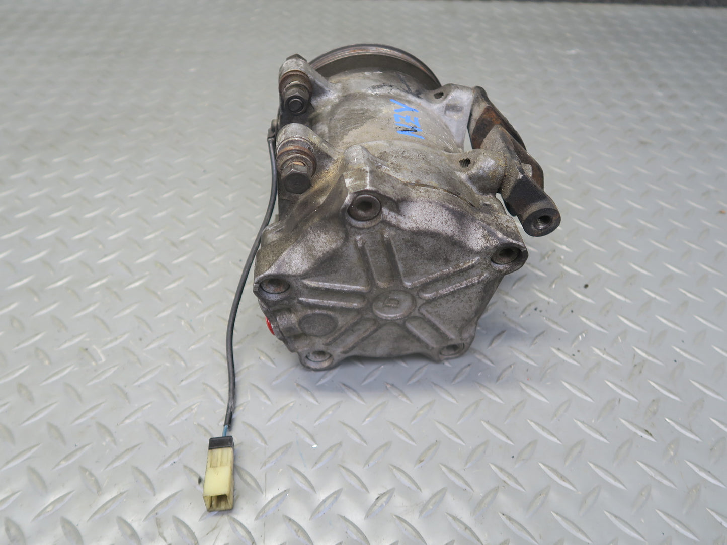 87-89 Nissan Z31 300ZX NA A/C Air Condition Compressor 252585 OEM