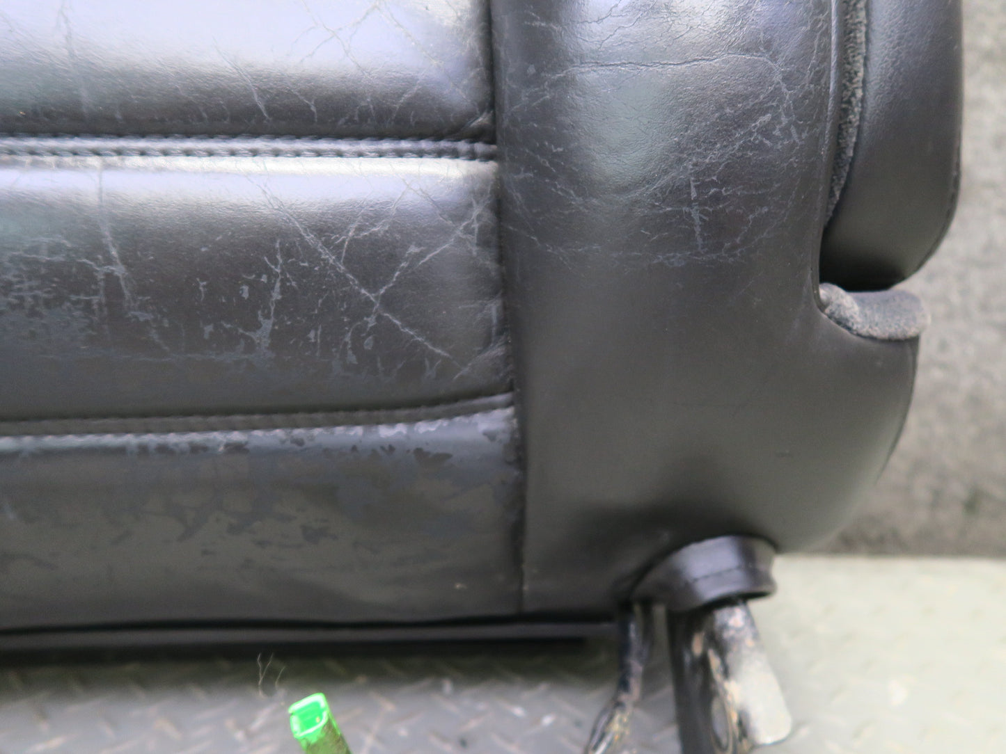 2005-2007 Hummer H2 Front Right Passenger Side Seat Upper Cushion Leather