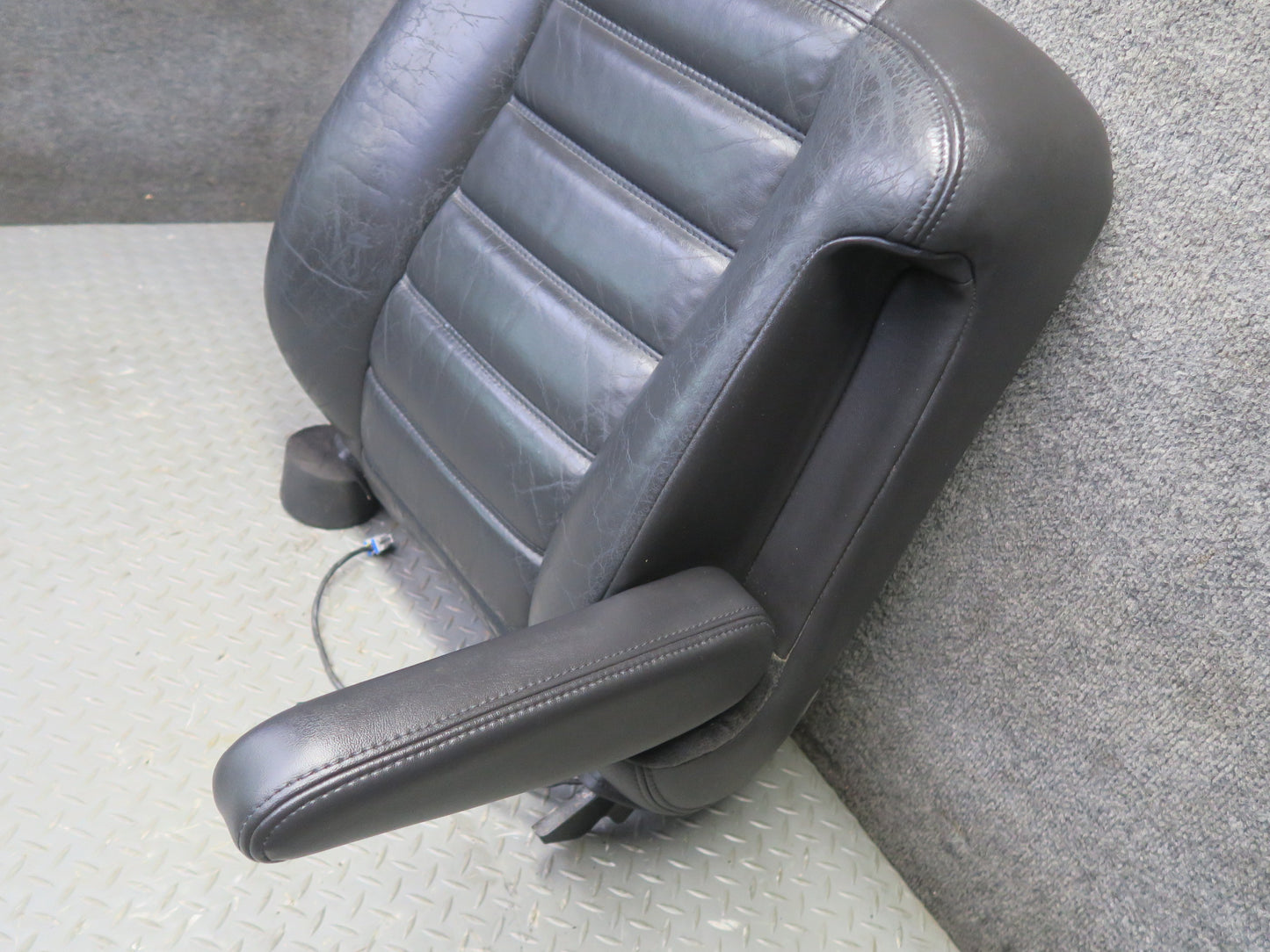 2005-2007 Hummer H2 Front Right Passenger Side Seat Upper Cushion Leather