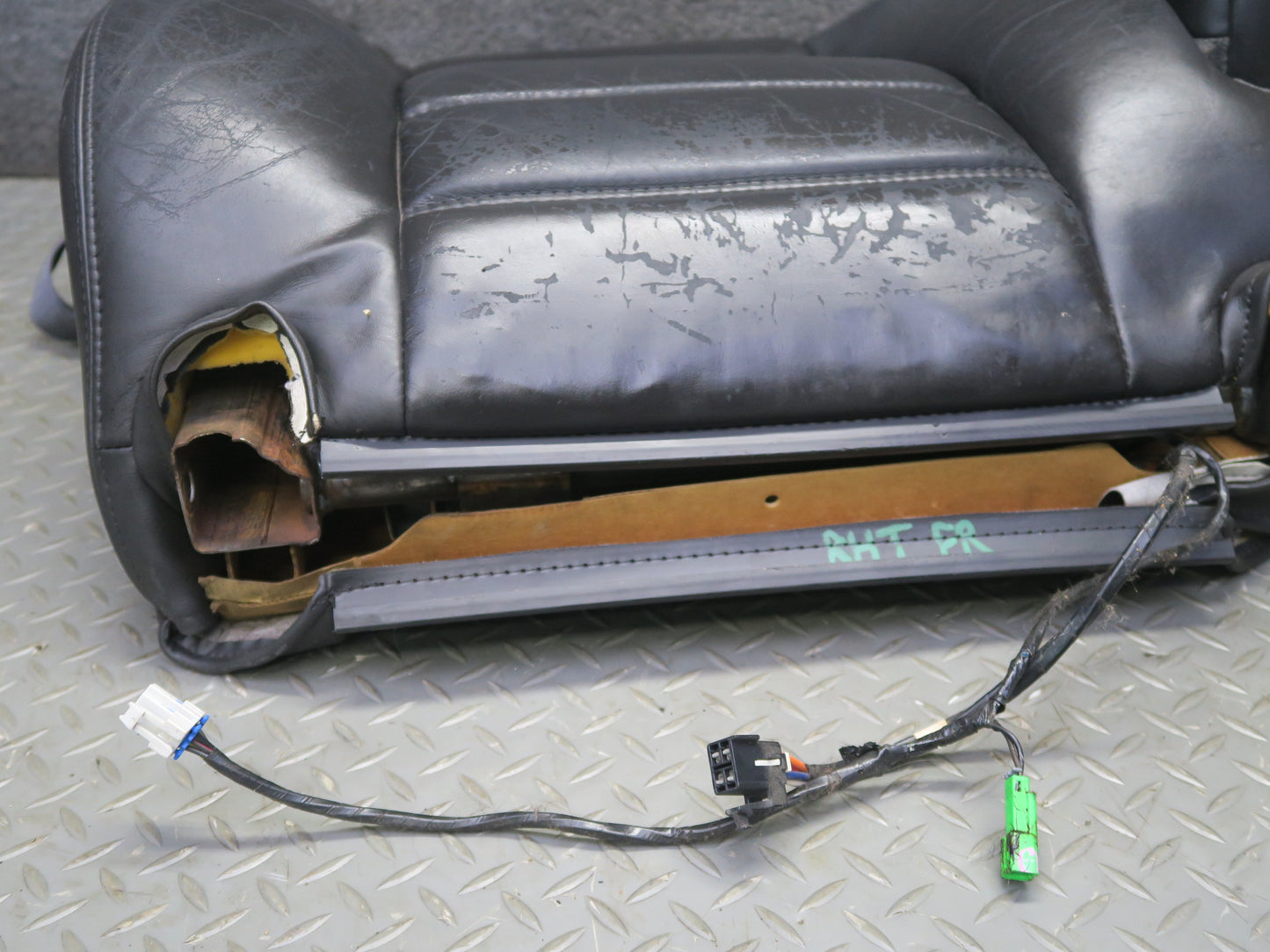 2005-2007 Hummer H2 Front Right Passenger Side Seat Upper Cushion Leather