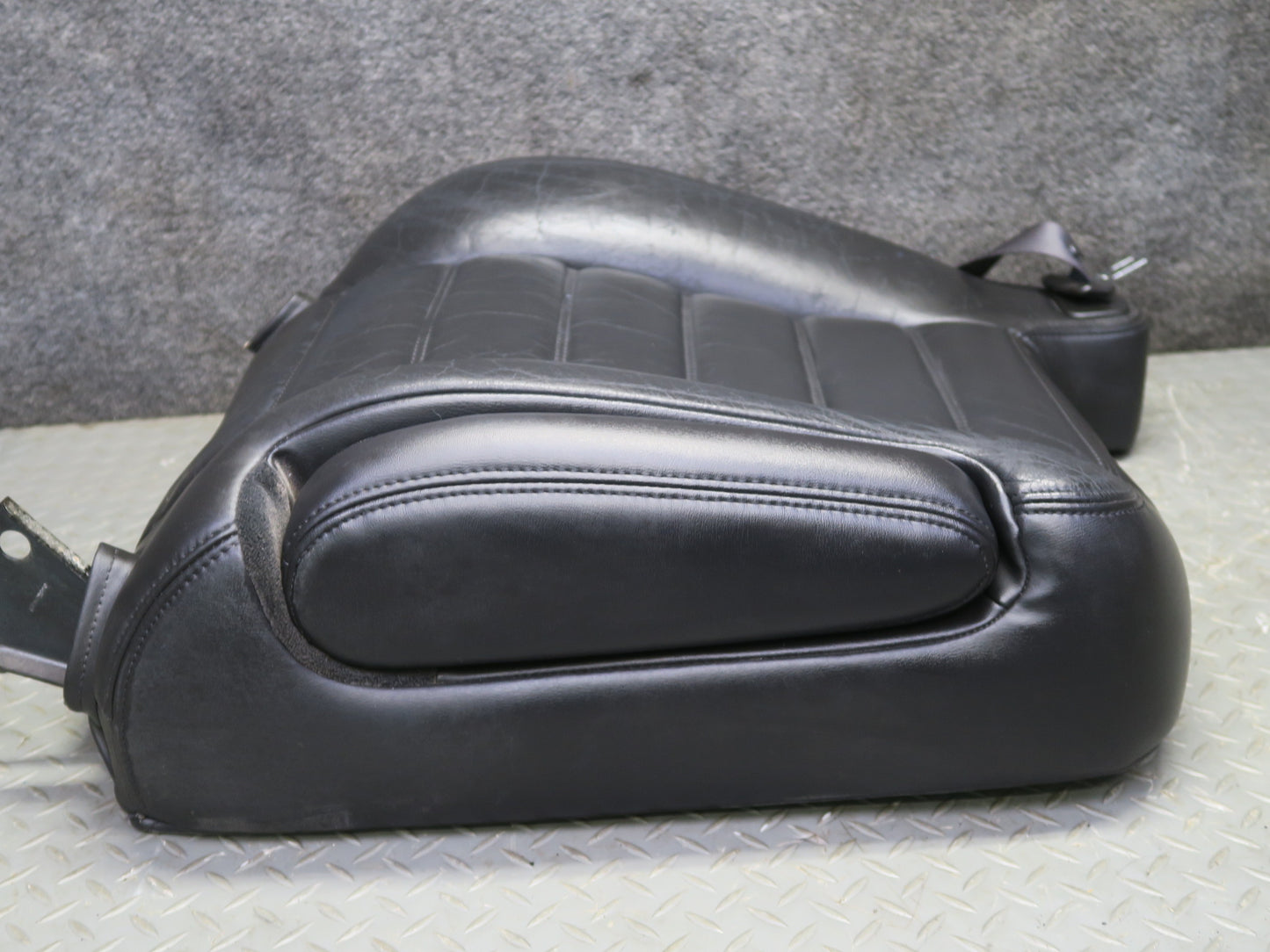 2005-2007 Hummer H2 Front Right Passenger Side Seat Upper Cushion Leather