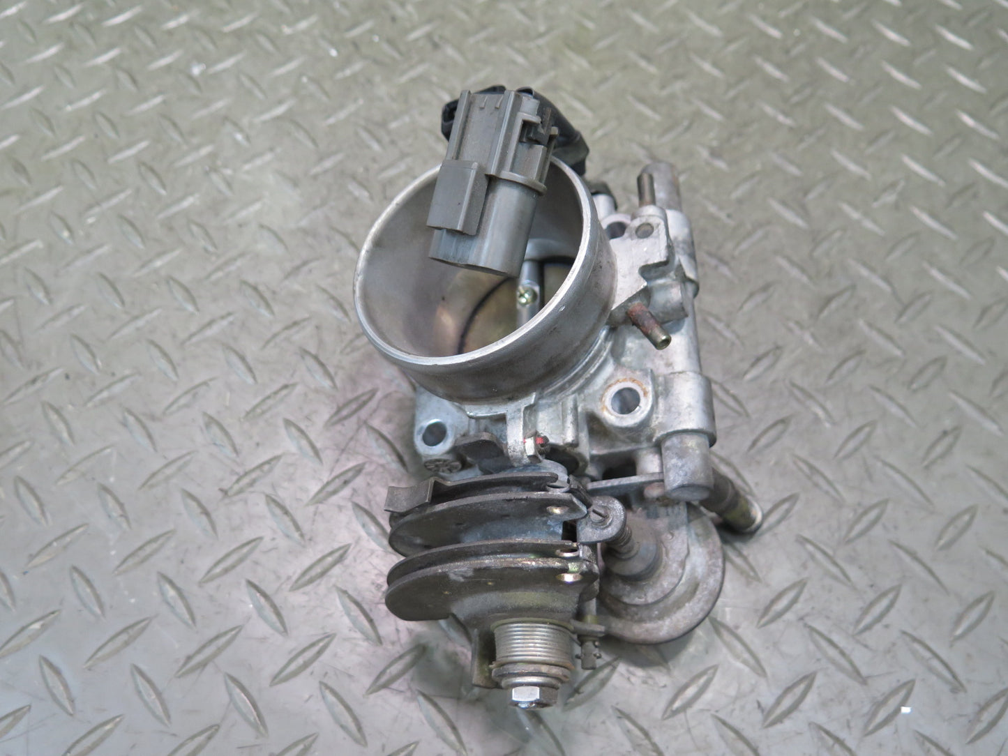 87-89 Nissan Z31 300ZX 3.0L VG30E NON Turbo Engine Throttle Body OEM