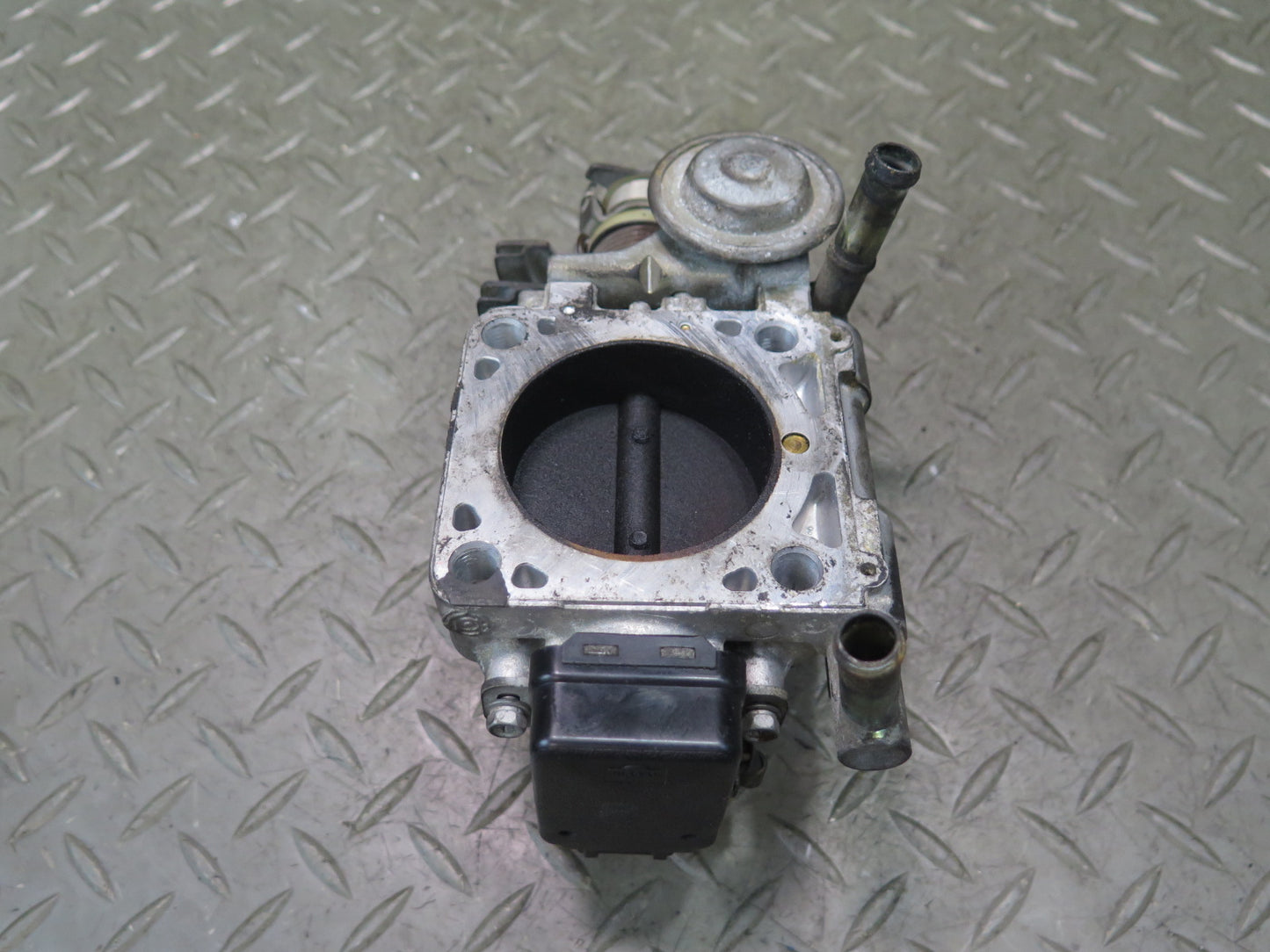 87-89 Nissan Z31 300ZX 3.0L VG30E NON Turbo Engine Throttle Body OEM
