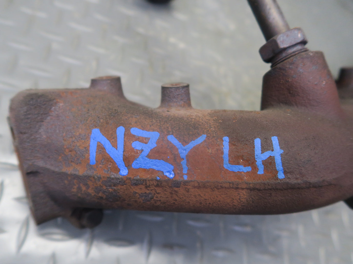 84-89 Nissan Z31 300ZX NA Left Exhaust  Manifold w EGR Valve OEM