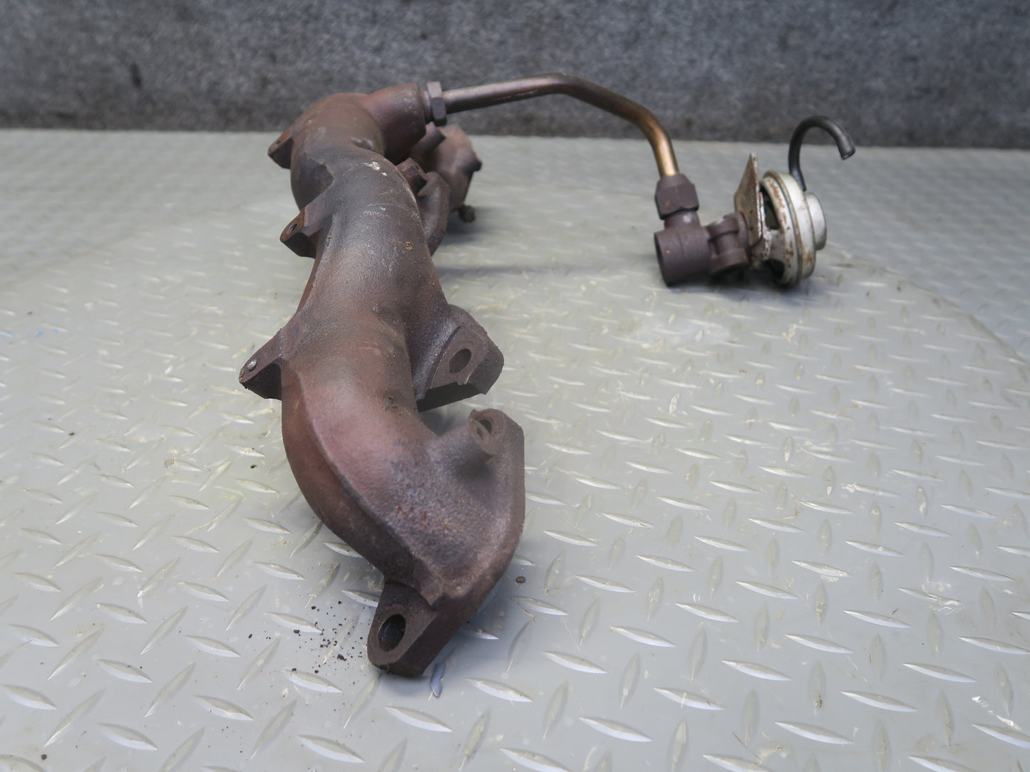 84-89 Nissan Z31 300ZX NA Left Exhaust  Manifold w EGR Valve OEM