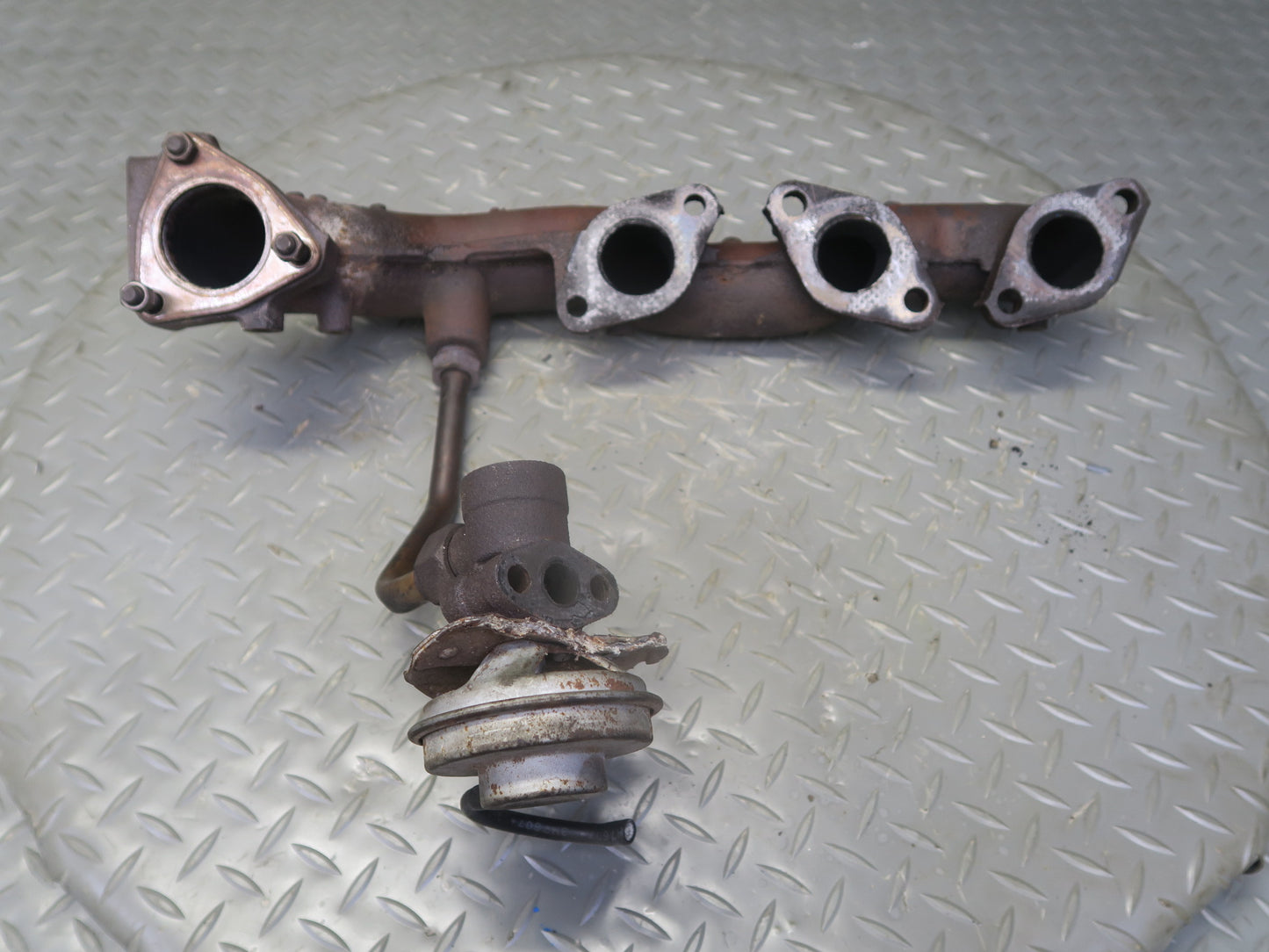 84-89 Nissan Z31 300ZX NA Left Exhaust  Manifold w EGR Valve OEM