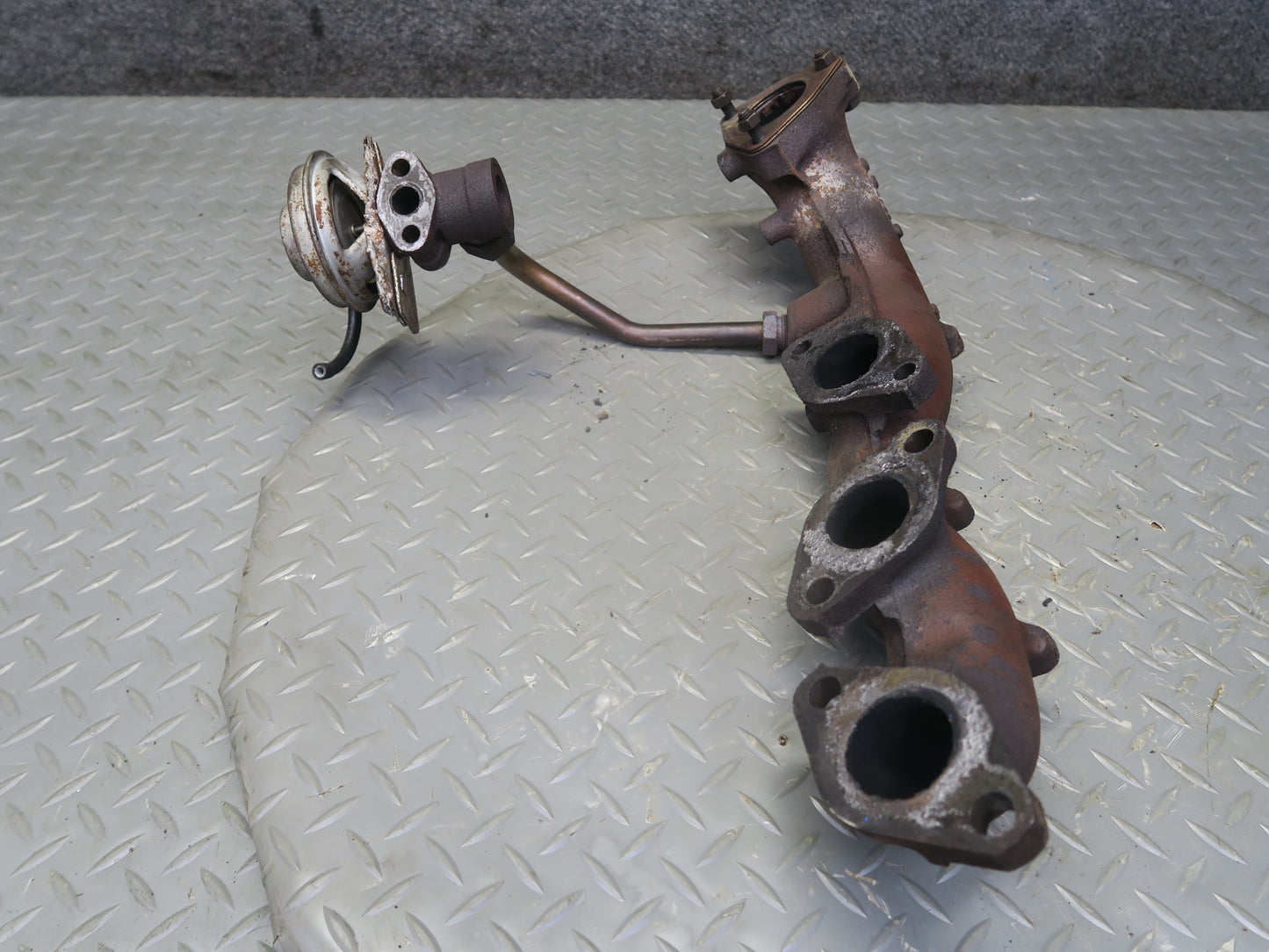 84-89 Nissan Z31 300ZX NA Left Exhaust  Manifold w EGR Valve OEM