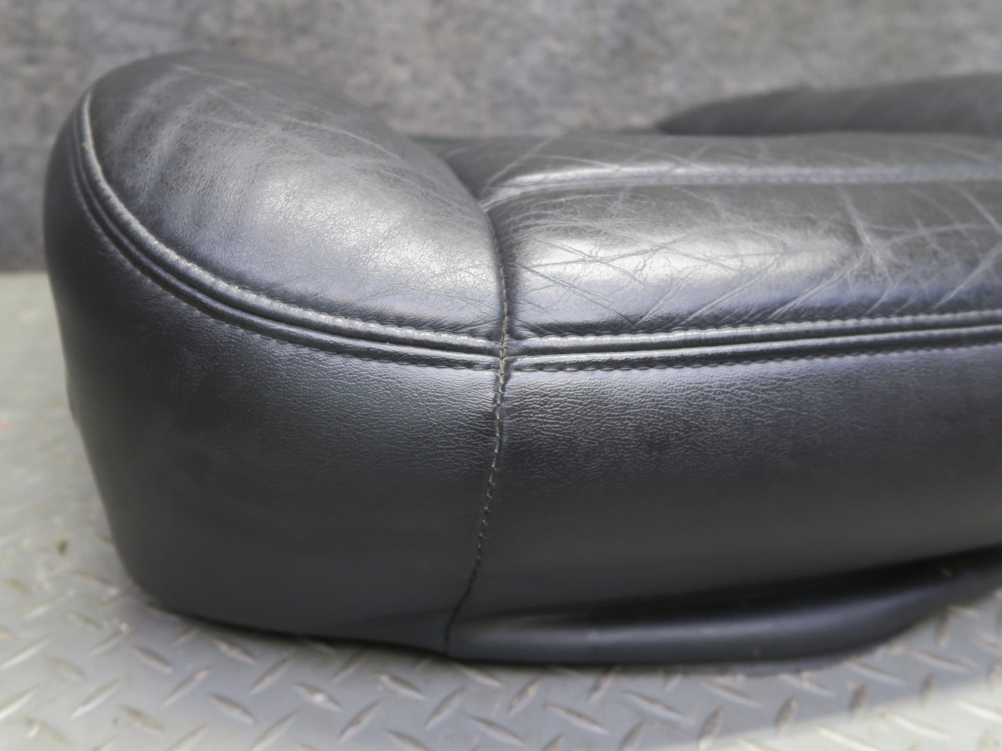 2005-2007 Hummer H2 Front Right Passenger Side Seat Lower Cushion Leather