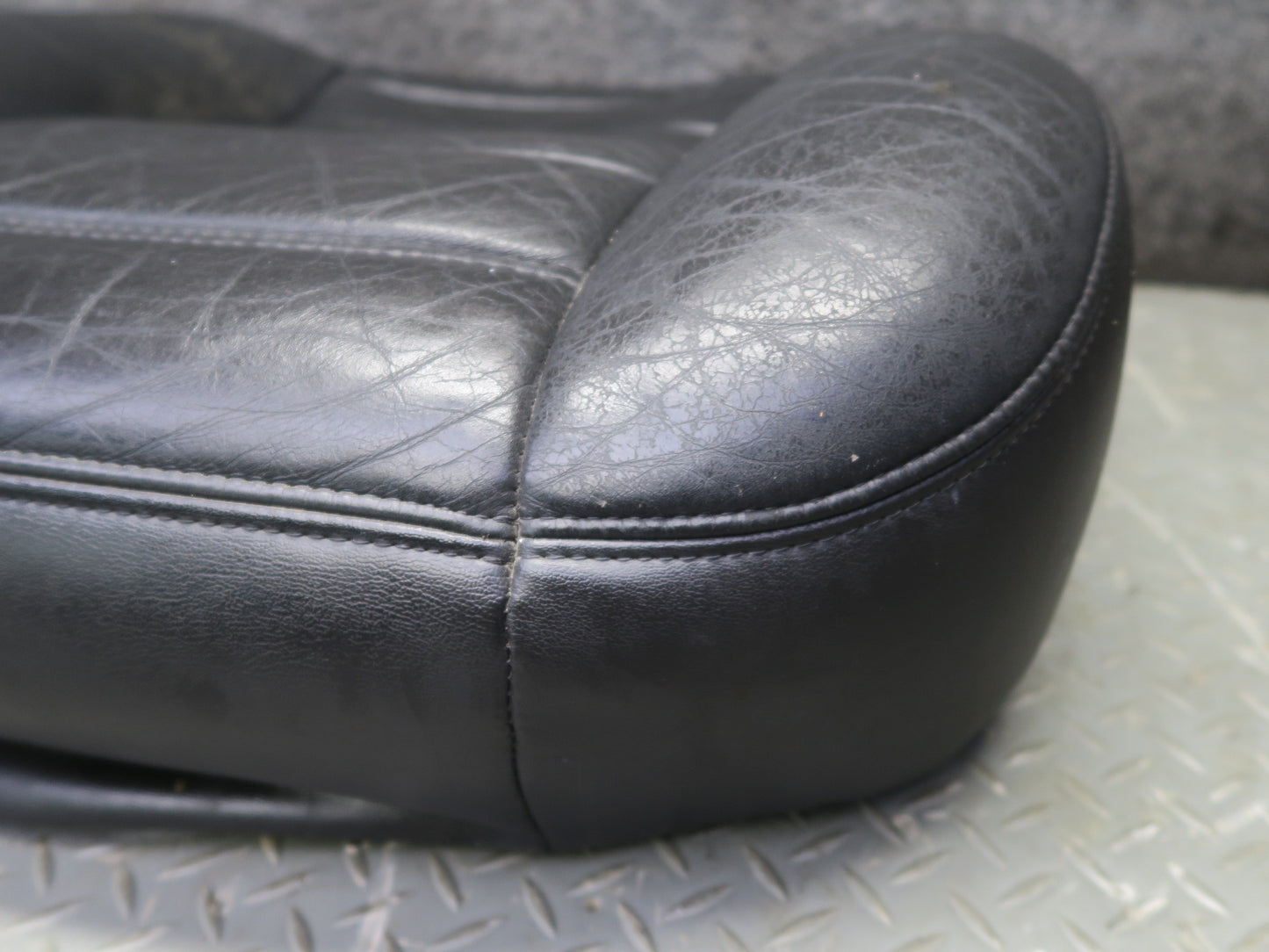 2005-2007 Hummer H2 Front Right Passenger Side Seat Lower Cushion Leather