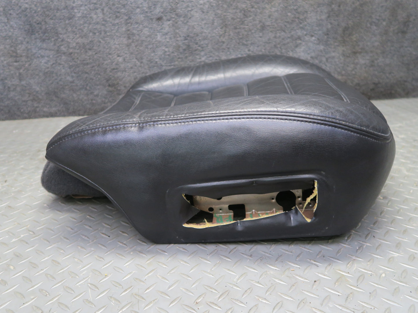2005-2007 Hummer H2 Front Right Passenger Side Seat Lower Cushion Leather