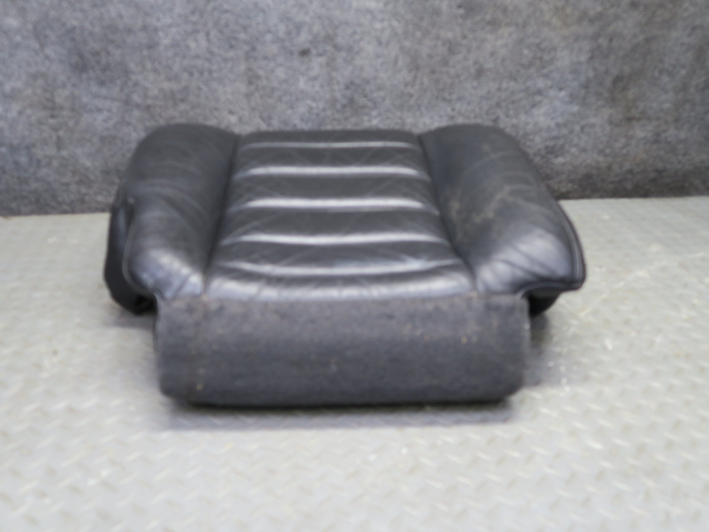 2005-2007 Hummer H2 Front Right Passenger Side Seat Lower Cushion Leather