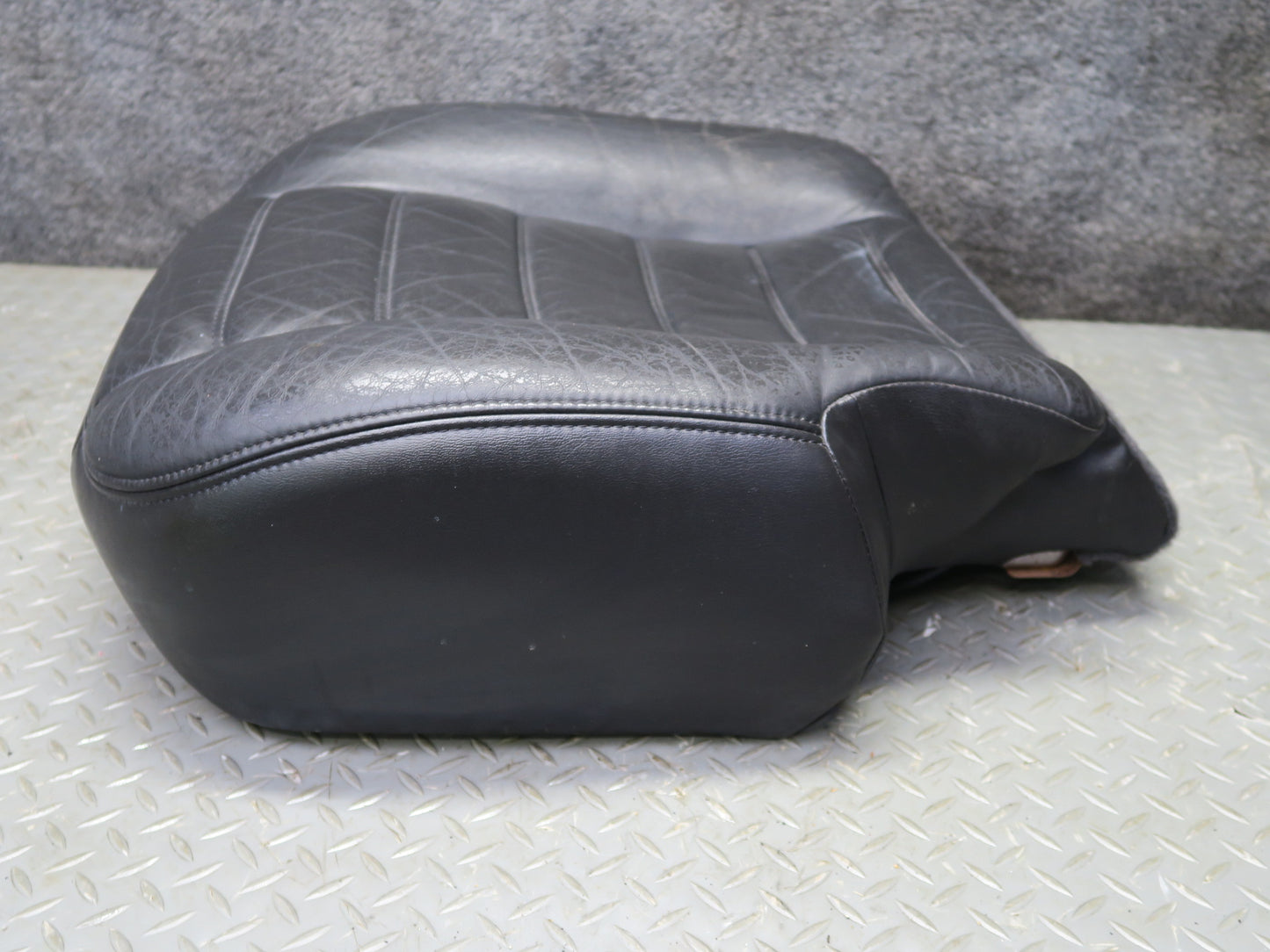 2005-2007 Hummer H2 Front Right Passenger Side Seat Lower Cushion Leather