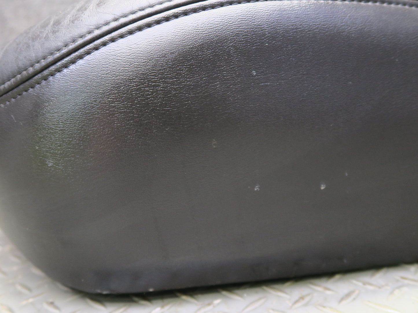 2005-2007 Hummer H2 Front Right Passenger Side Seat Lower Cushion Leather